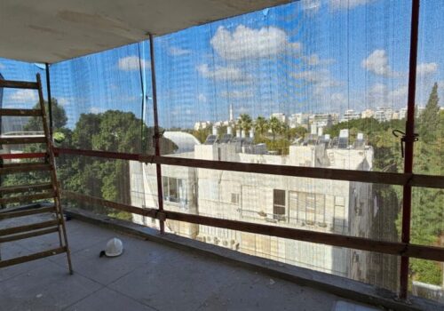 בצפון הישן, שלוש דקות מפראק הירקון, בפרויקט יוקרתי, דירת 4 חדרים למכירה!